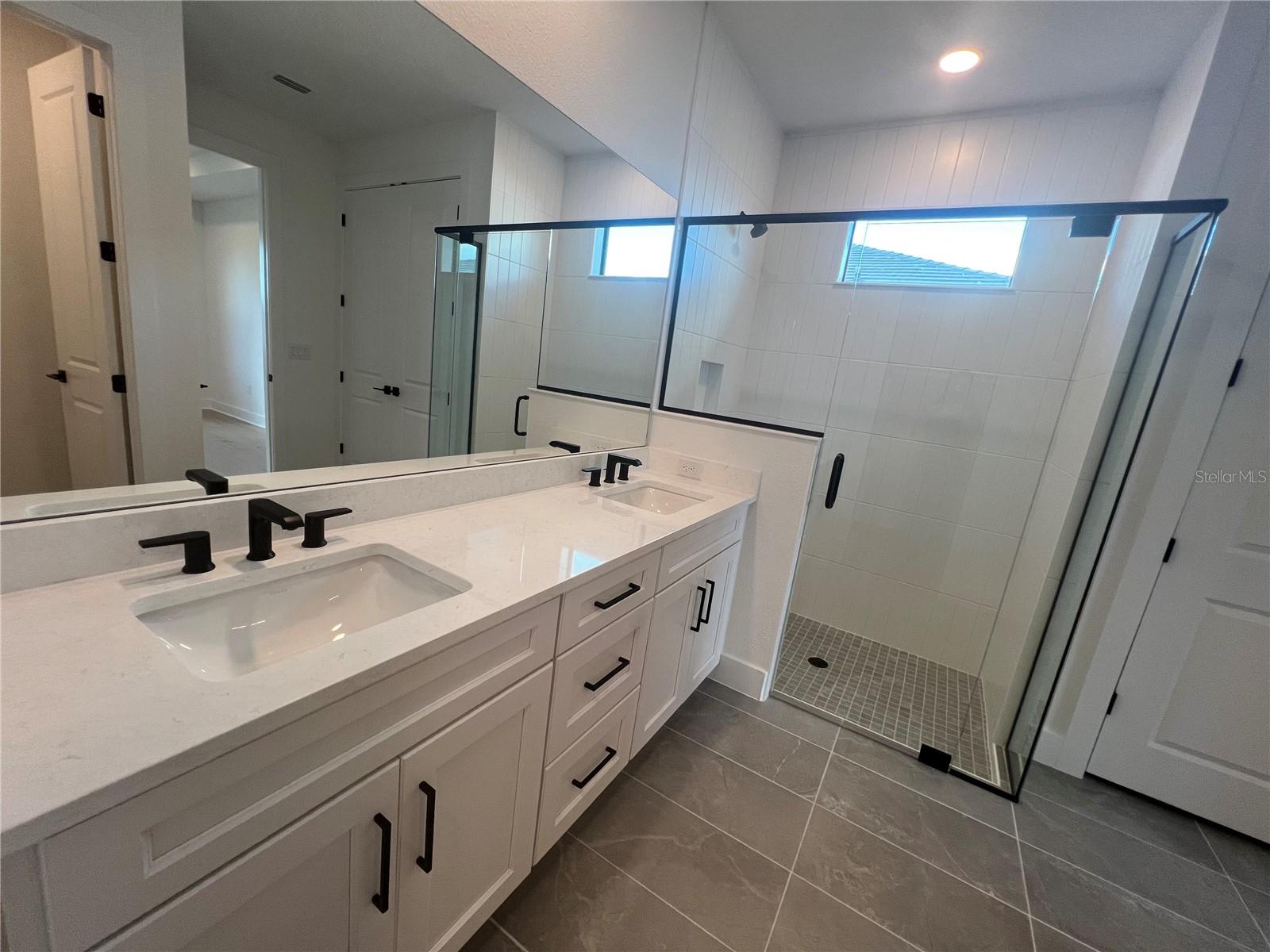 Image 28 of 94 For 18460 Midsummer Place