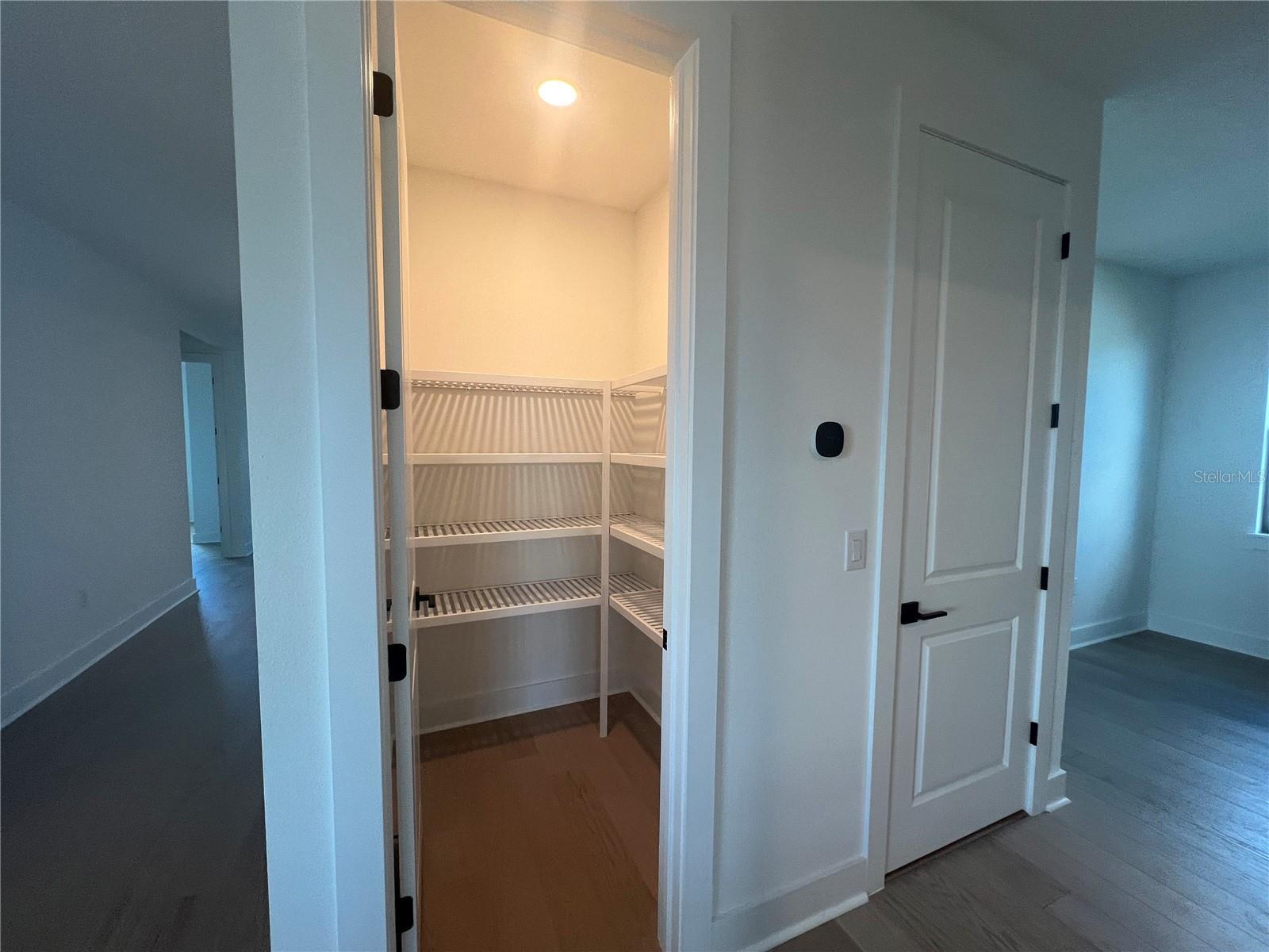 Image 31 of 94 For 18460 Midsummer Place