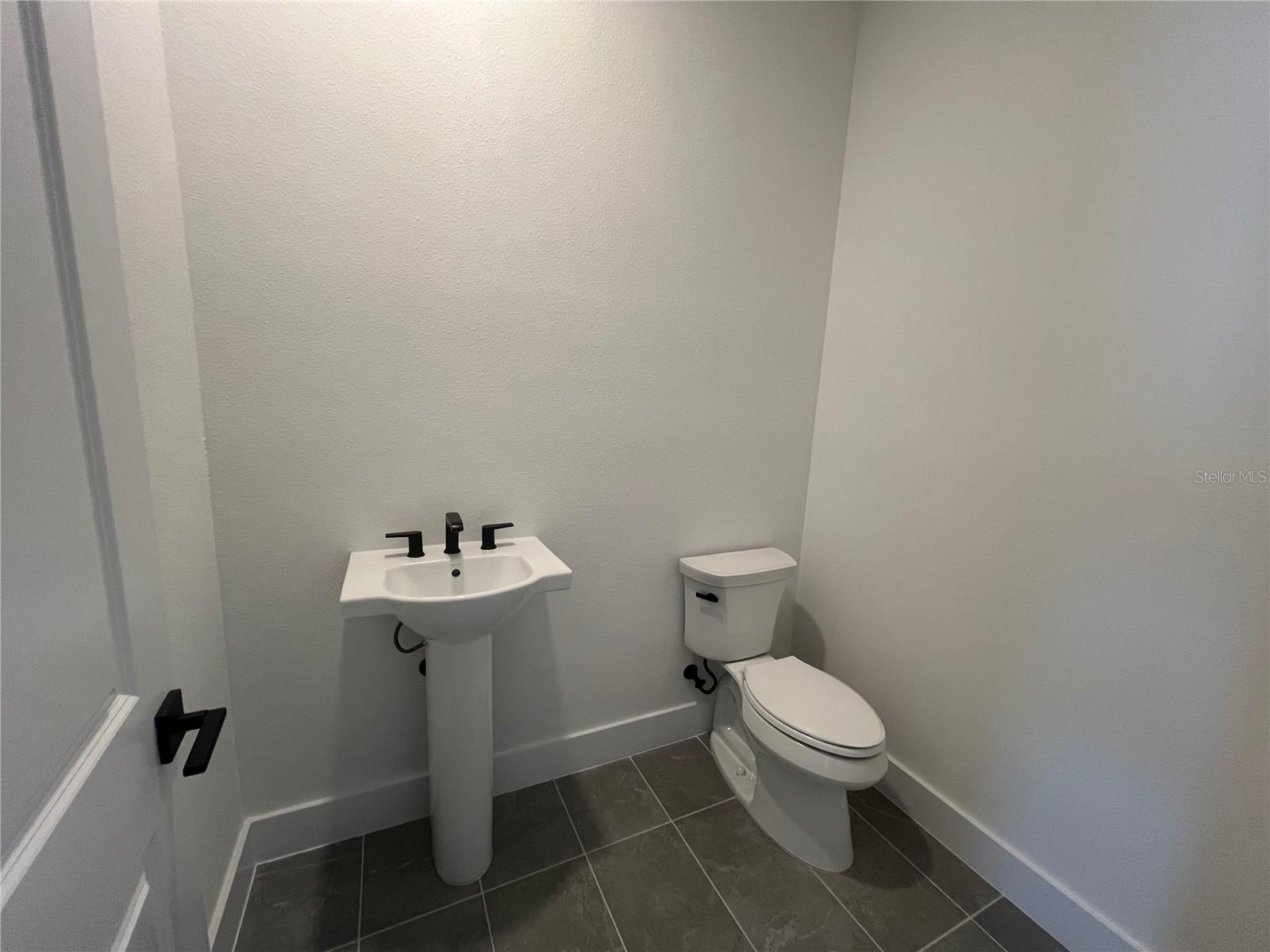 Image 33 of 94 For 18460 Midsummer Place