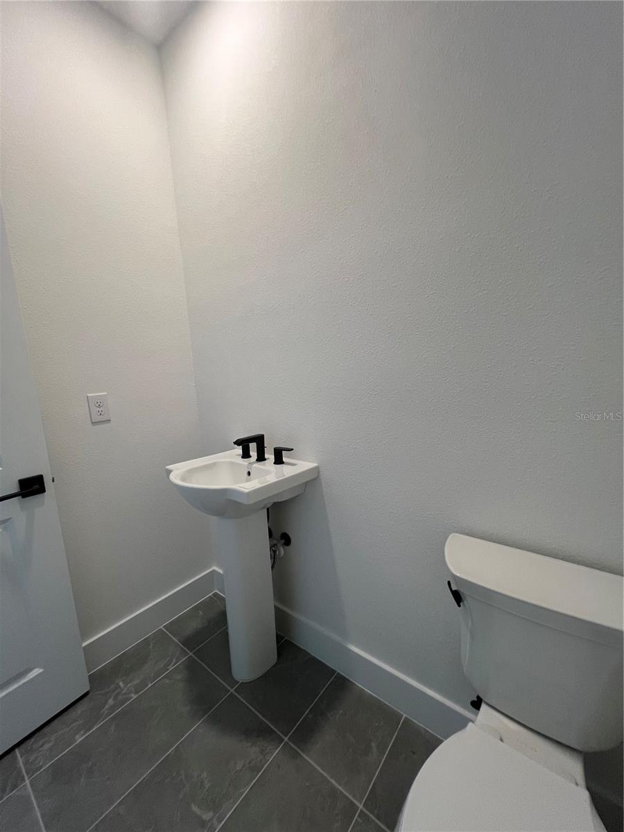 Image 34 of 94 For 18460 Midsummer Place