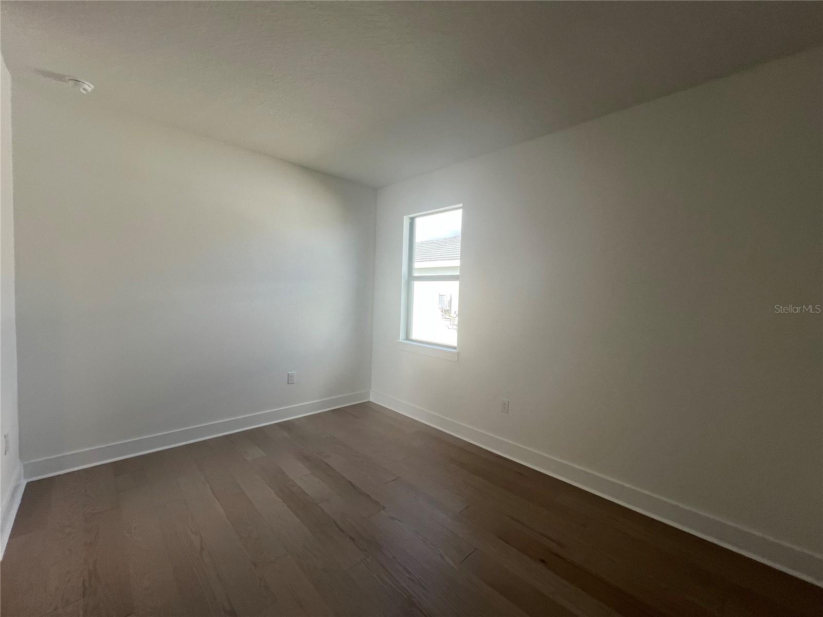 Image 36 of 94 For 18460 Midsummer Place