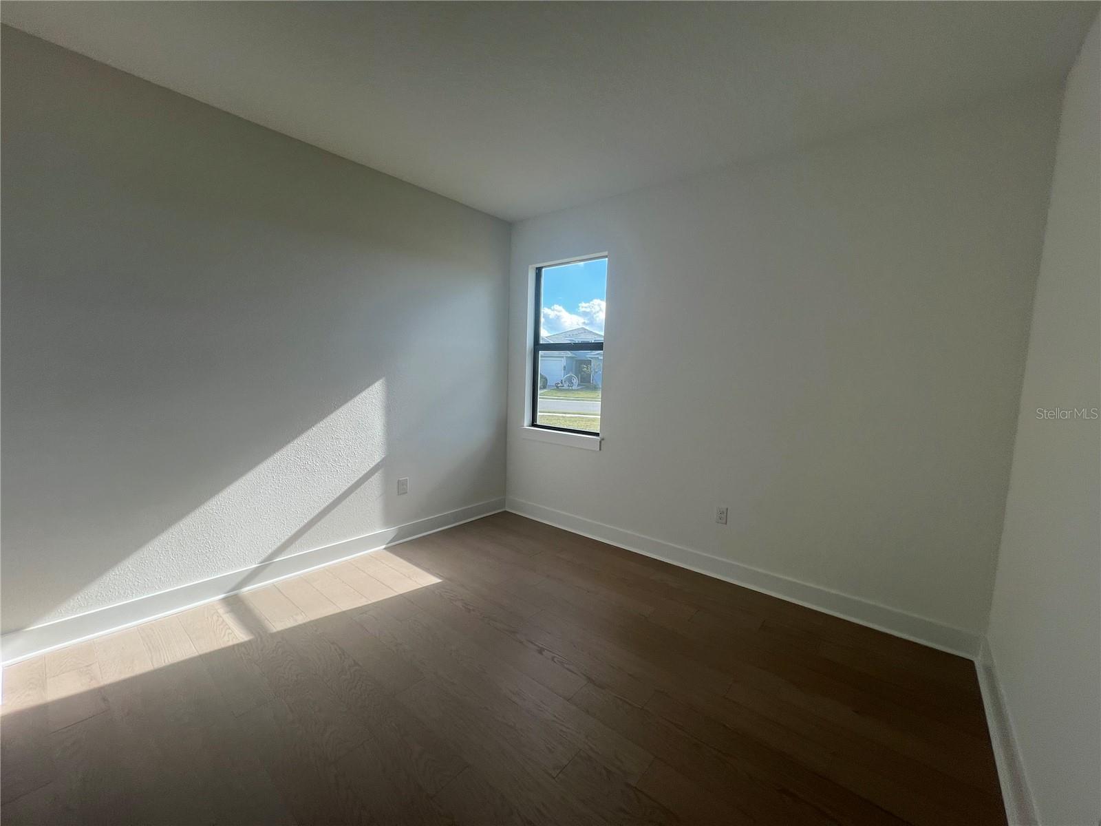 Image 38 of 94 For 18460 Midsummer Place