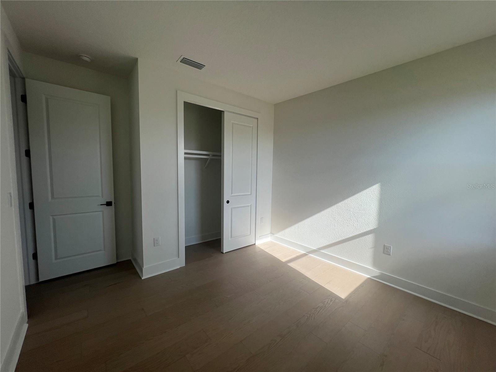 Image 39 of 94 For 18460 Midsummer Place