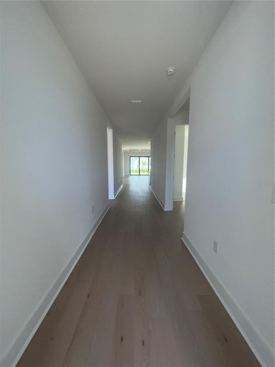 Image 4 of 94 For 18460 Midsummer Place