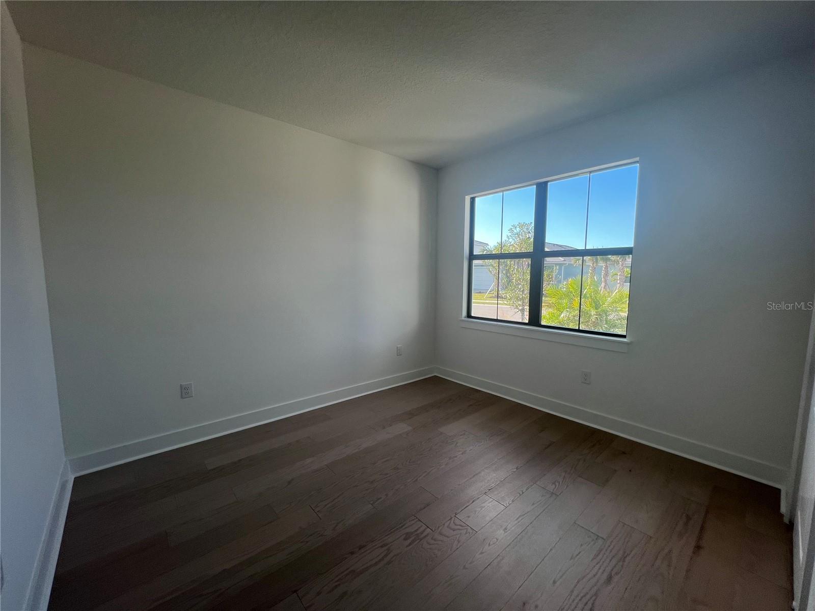 Image 40 of 94 For 18460 Midsummer Place