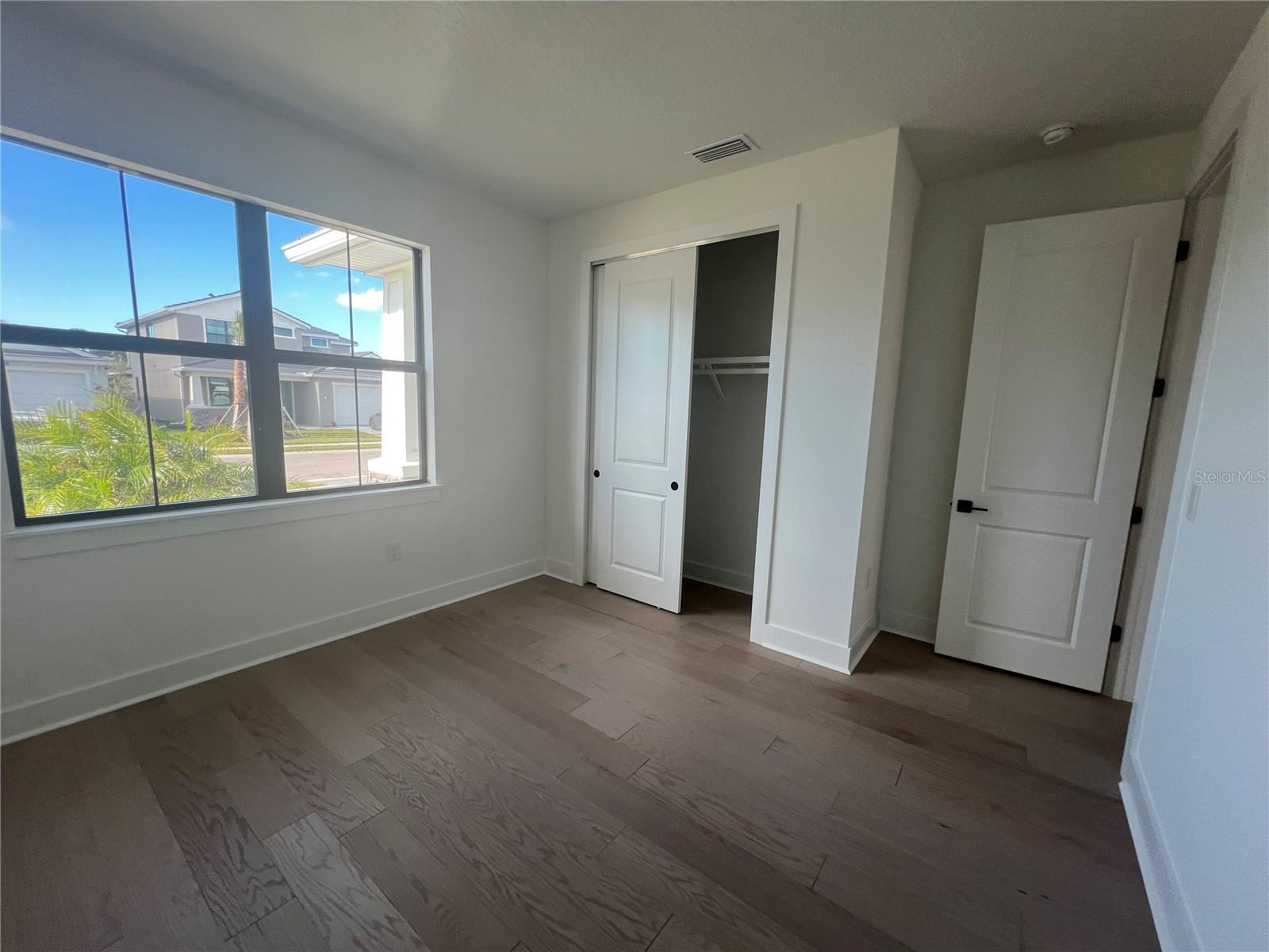 Image 41 of 94 For 18460 Midsummer Place