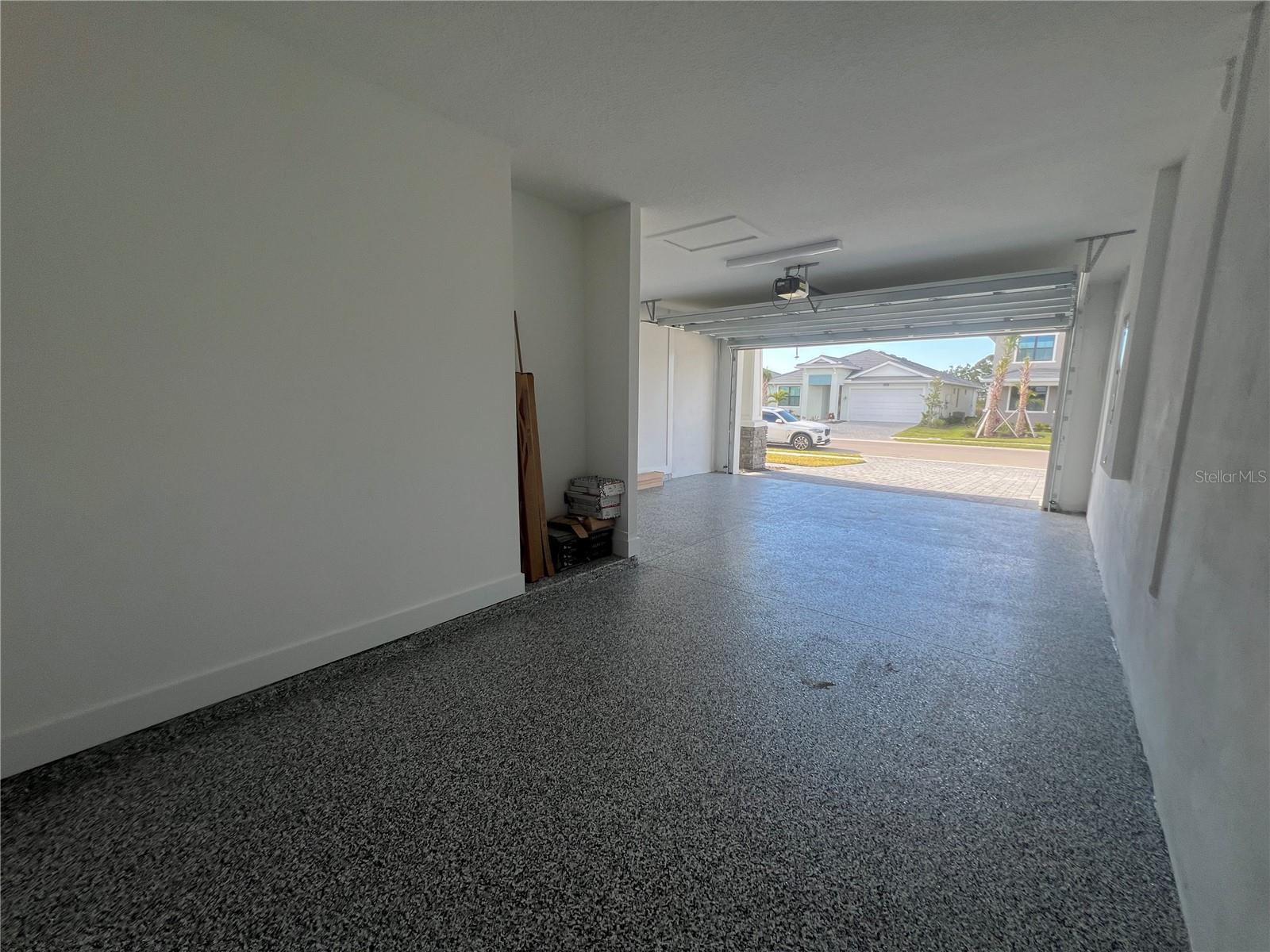 Image 44 of 94 For 18460 Midsummer Place