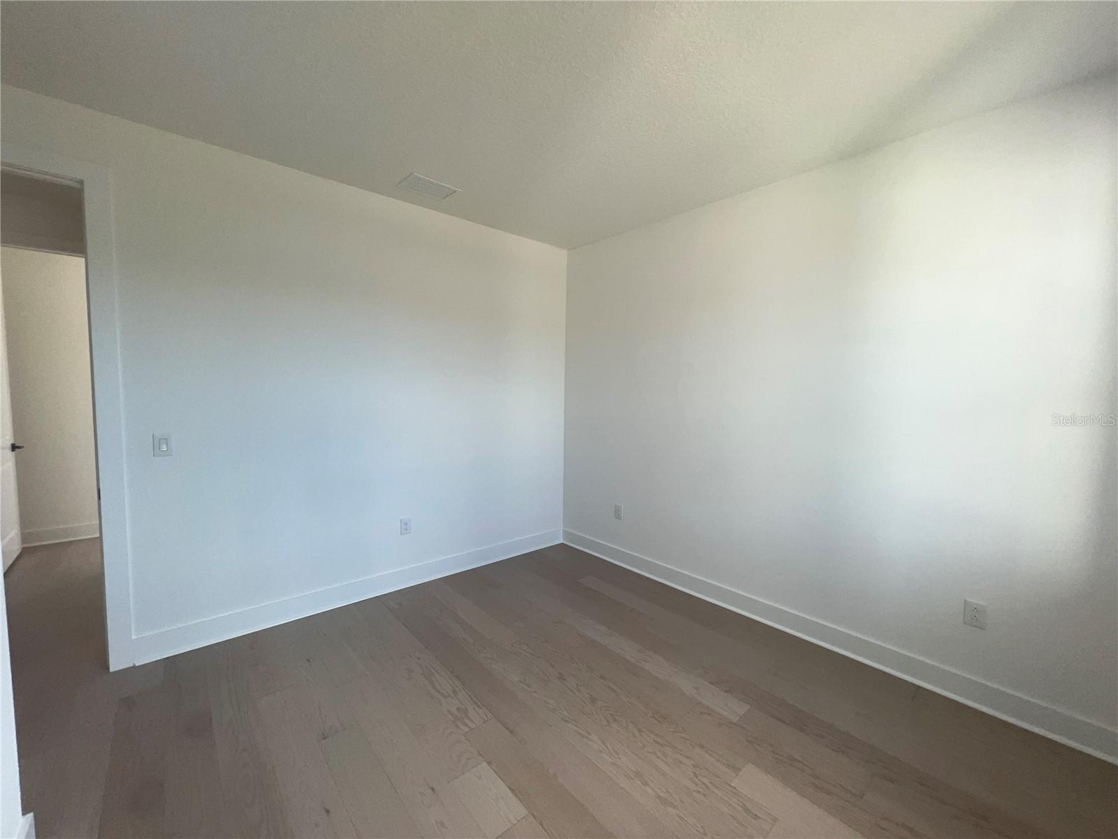 Image 6 of 94 For 18460 Midsummer Place