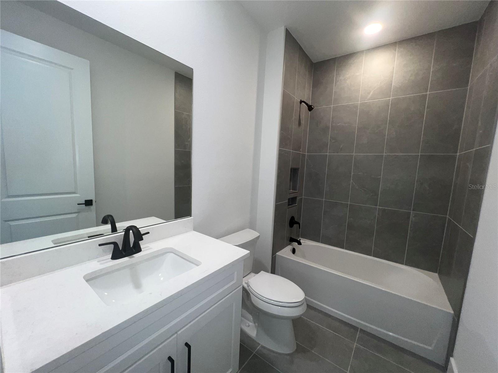 Image 8 of 94 For 18460 Midsummer Place