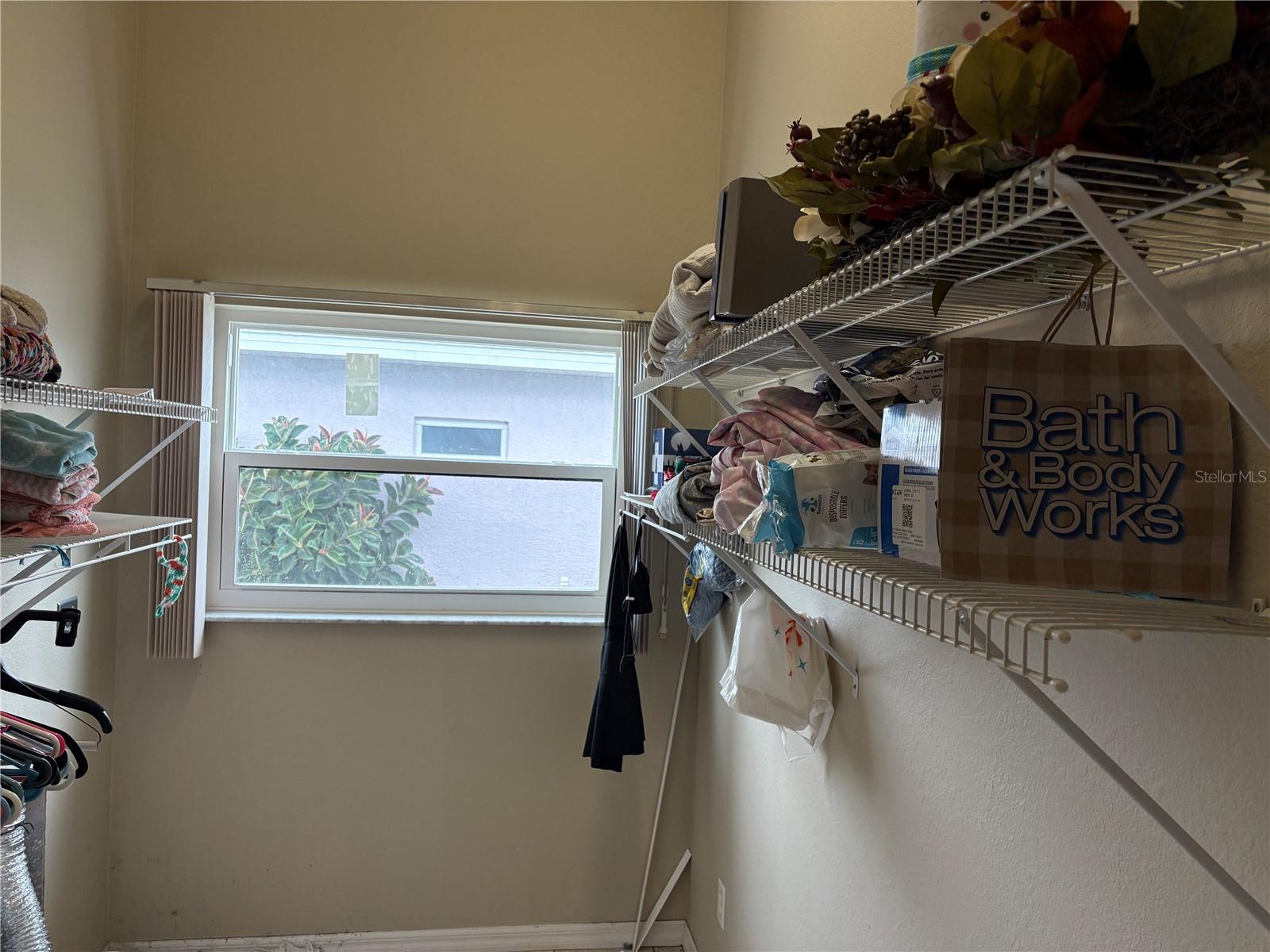 Image 33 of 62 For 4041 Barbary Lane