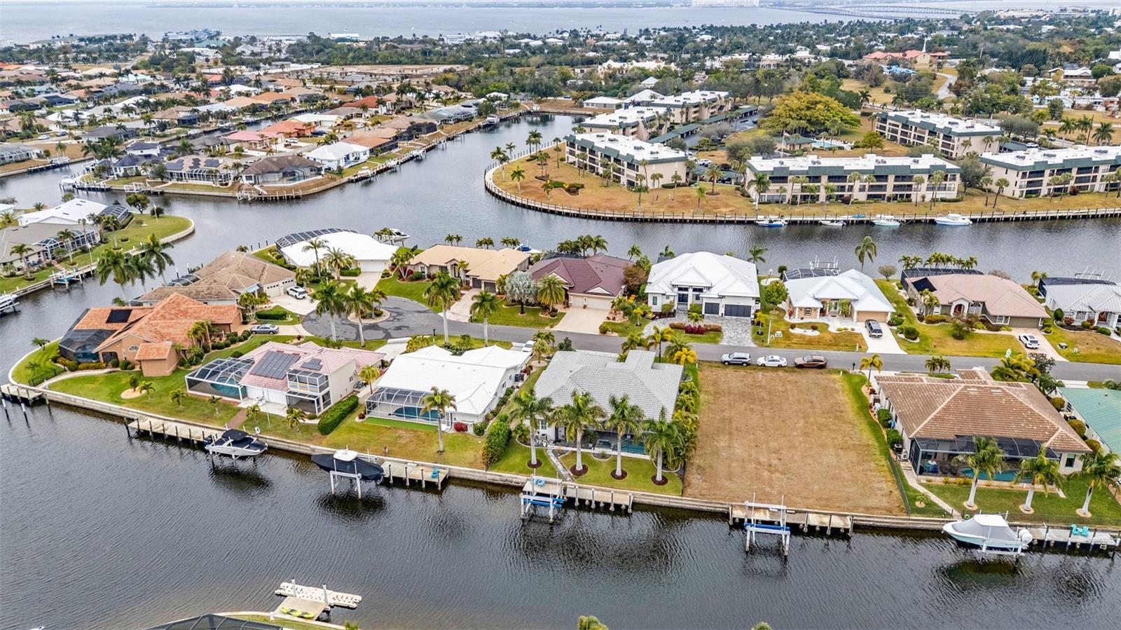 Image 87 of 100 For 125 Great Isaac Court