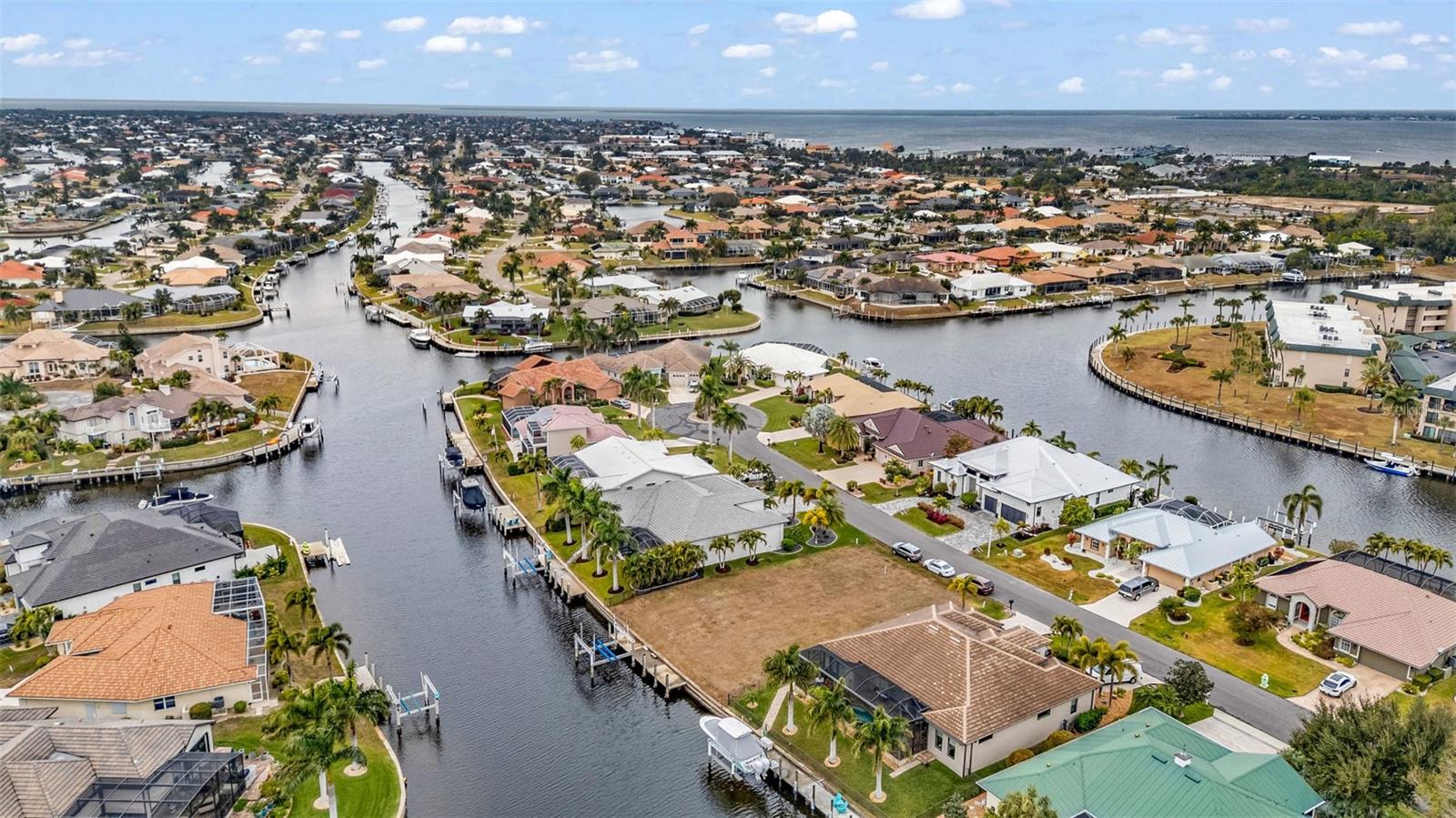 Image 92 of 100 For 125 Great Isaac Court