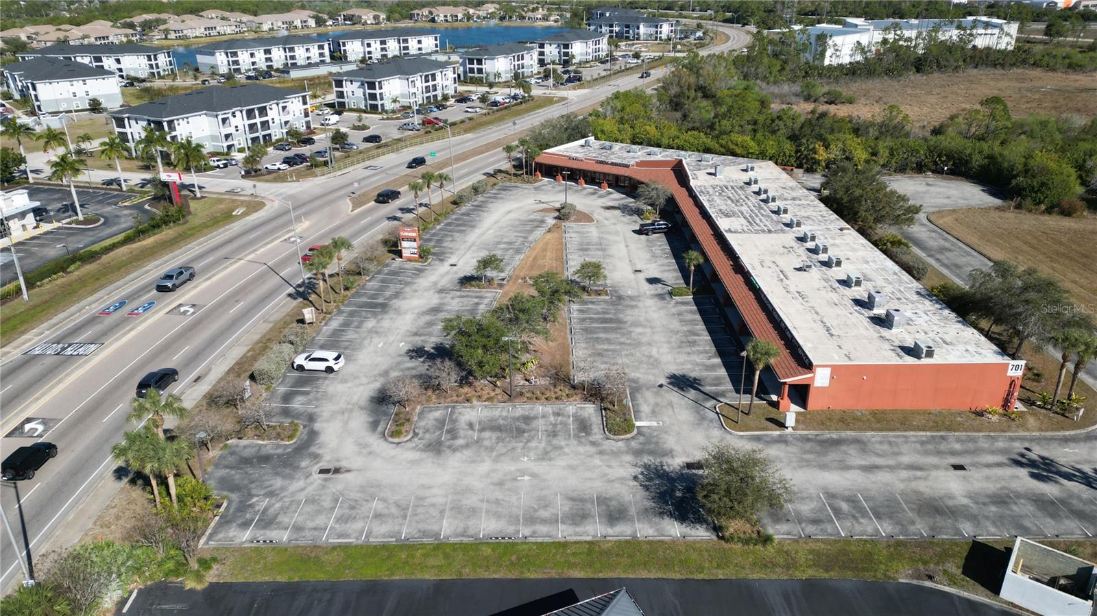 Image 2 of 9 For 701 J C Center Court 8