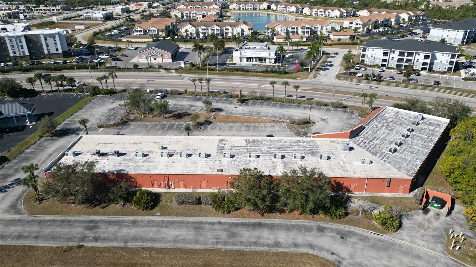 Image 3 of 9 For 701 J C Center Court 8