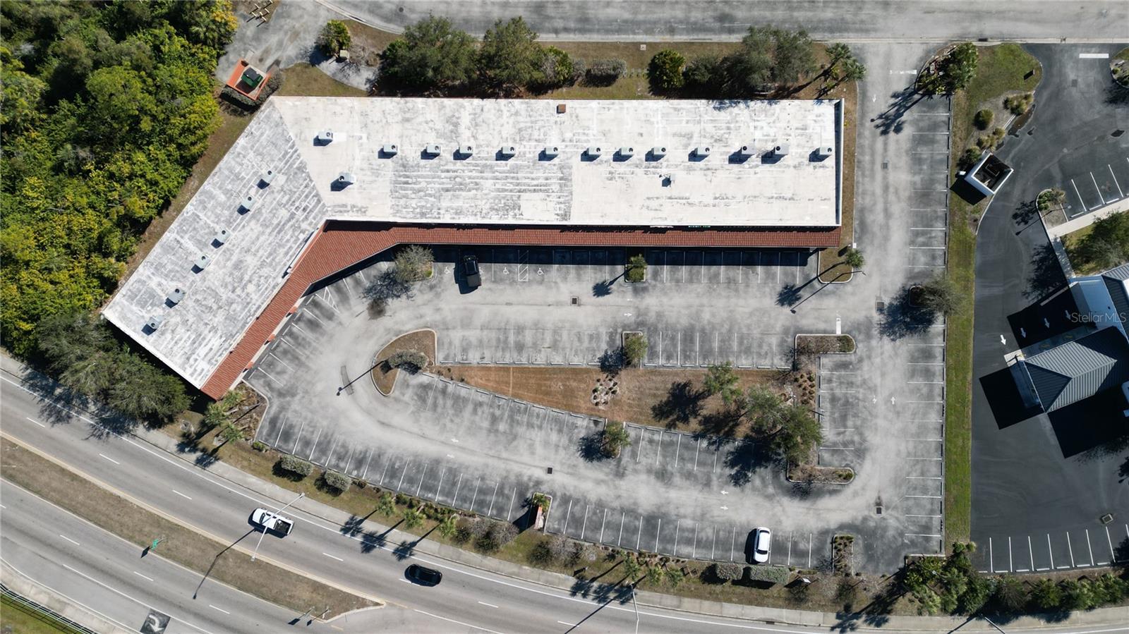 Image 5 of 9 For 701 J C Center Court 8