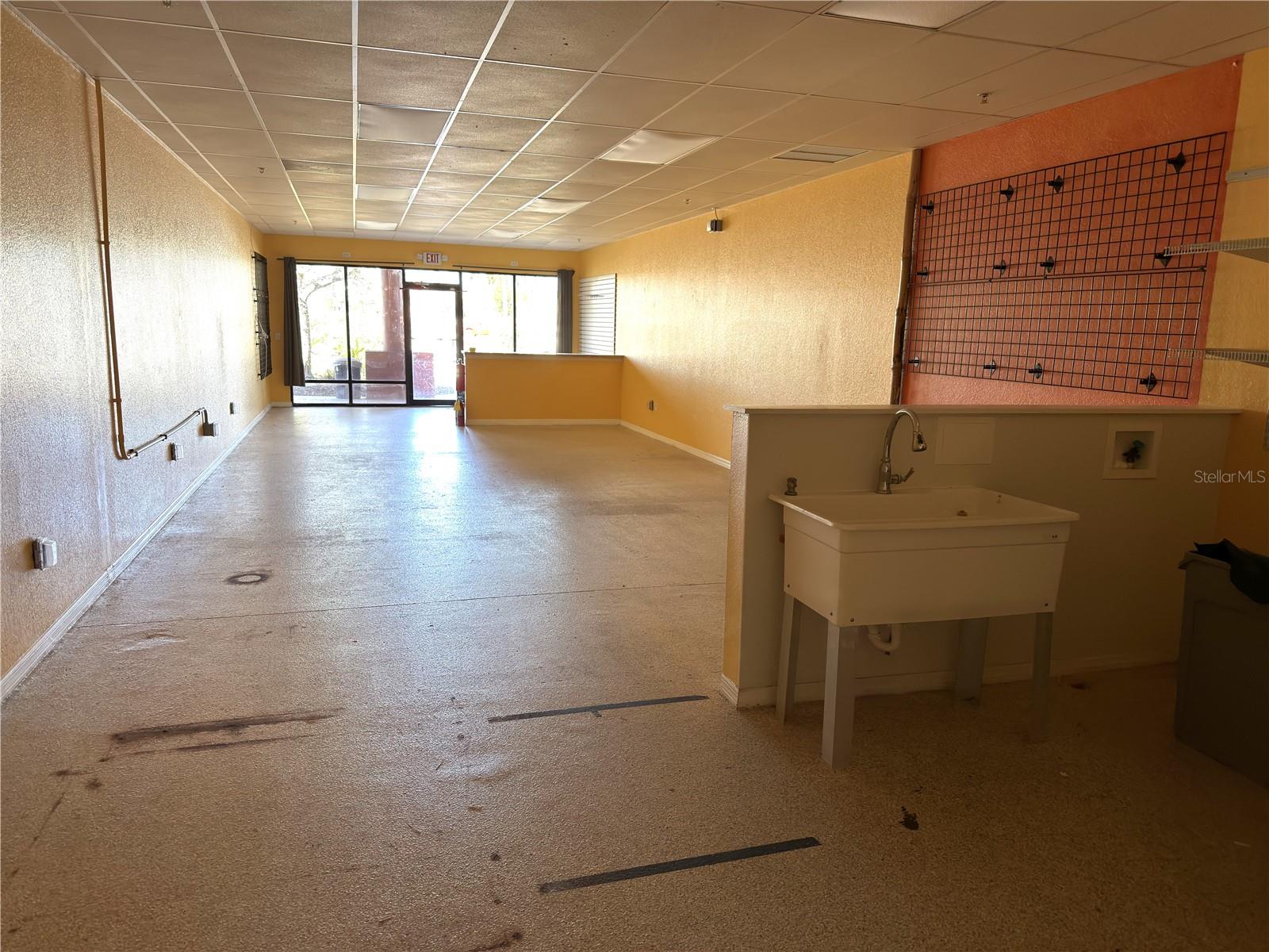 Image 9 of 9 For 701 J C Center Court 8