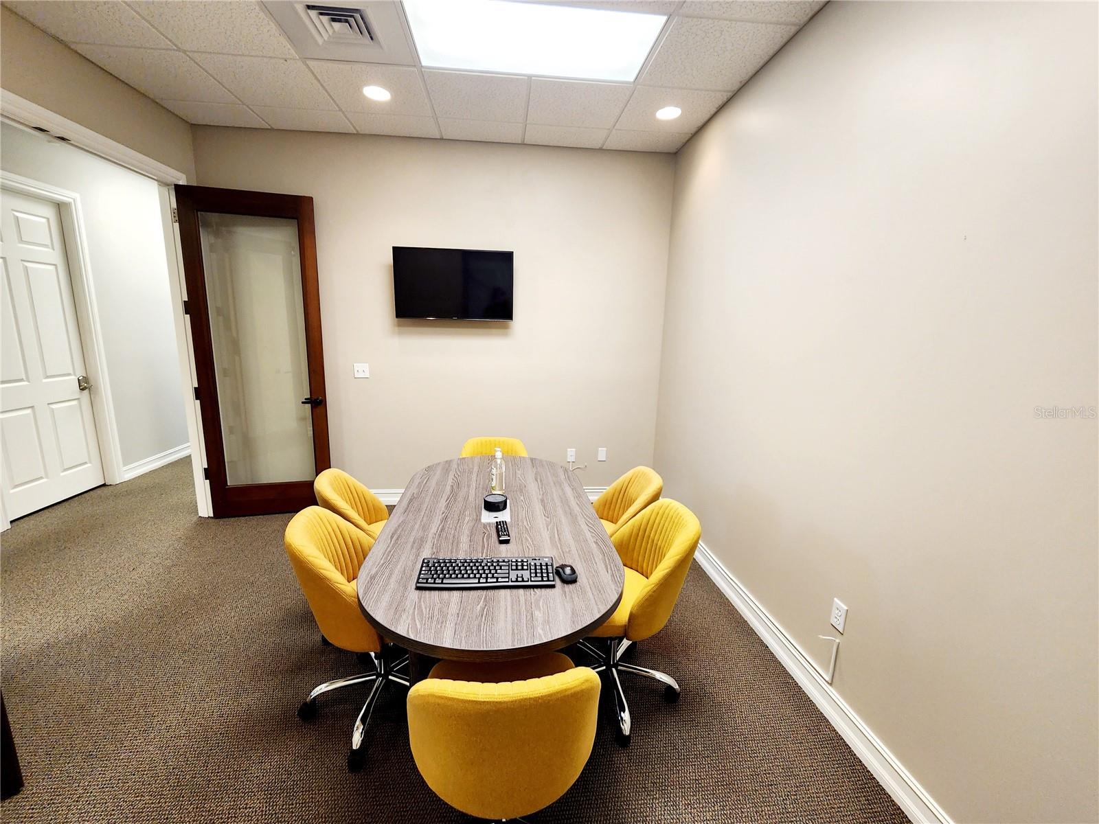 Image 11 of 22 For 1016 Collier Center Way 106