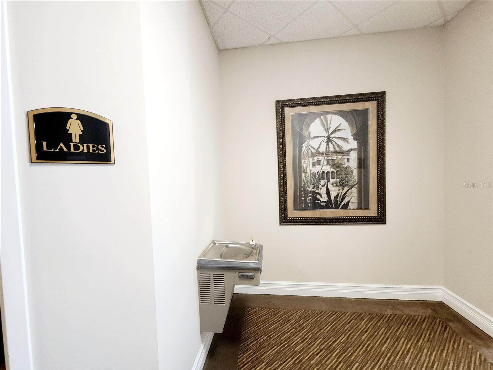 Image 19 of 22 For 1016 Collier Center Way 106