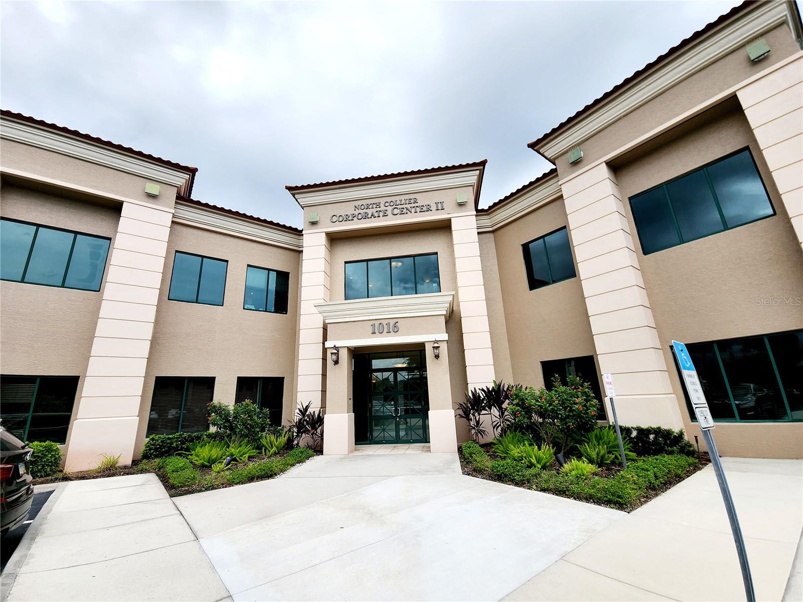 Image 2 of 22 For 1016 Collier Center Way 106