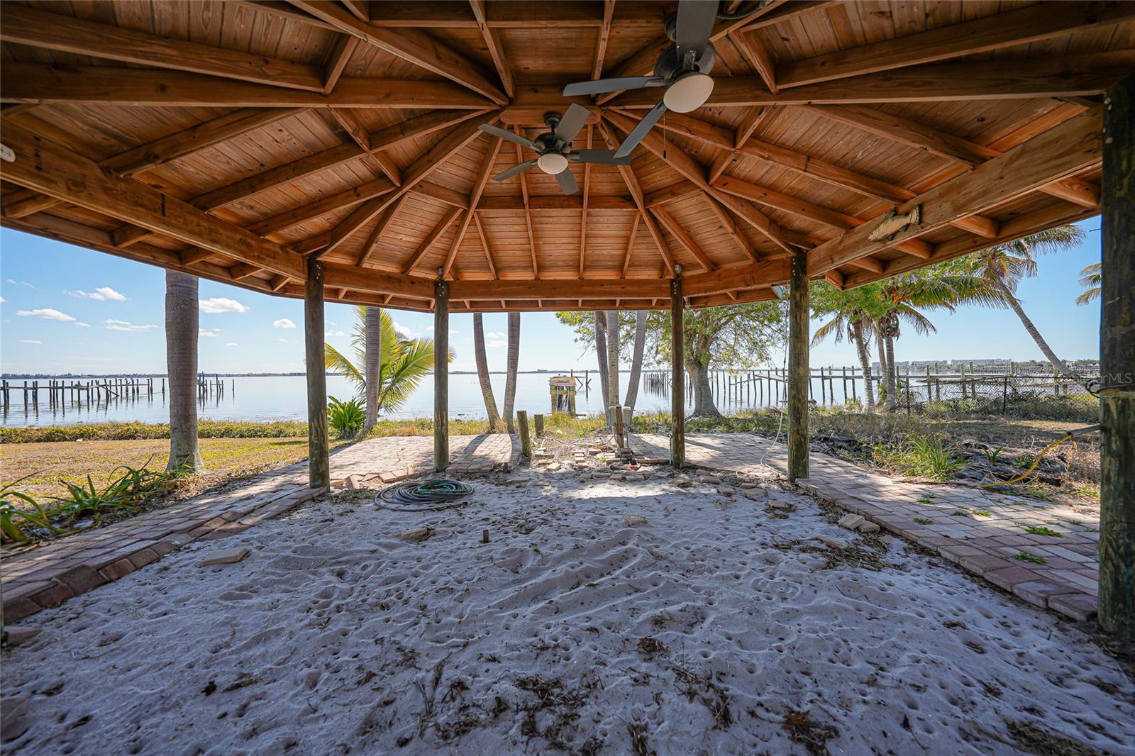 Image 22 of 30 For 24257 Harborview Road