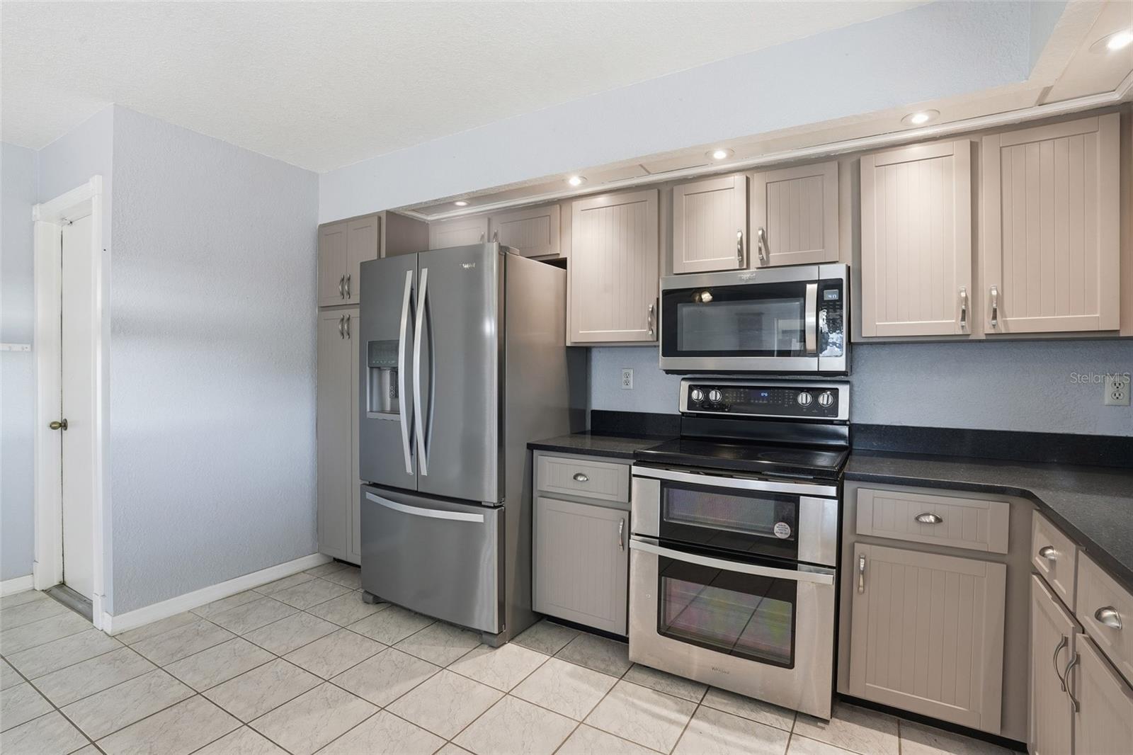 Image 10 of 38 For 2499 Lake View Boulevard