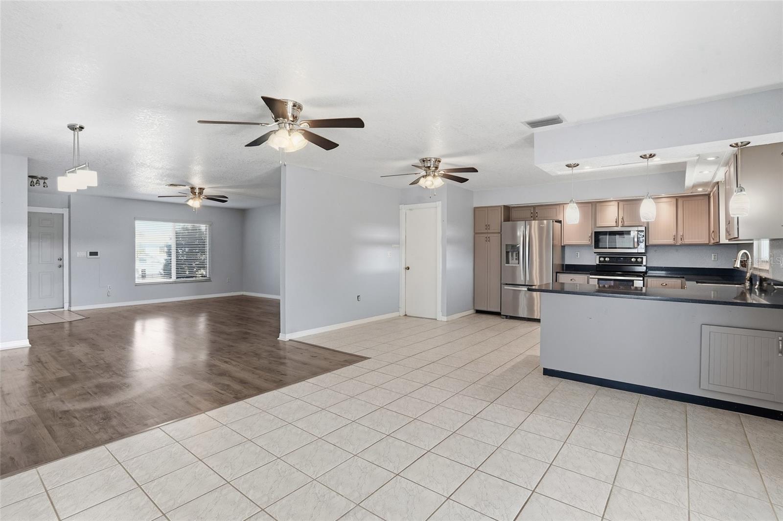 Image 14 of 38 For 2499 Lake View Boulevard