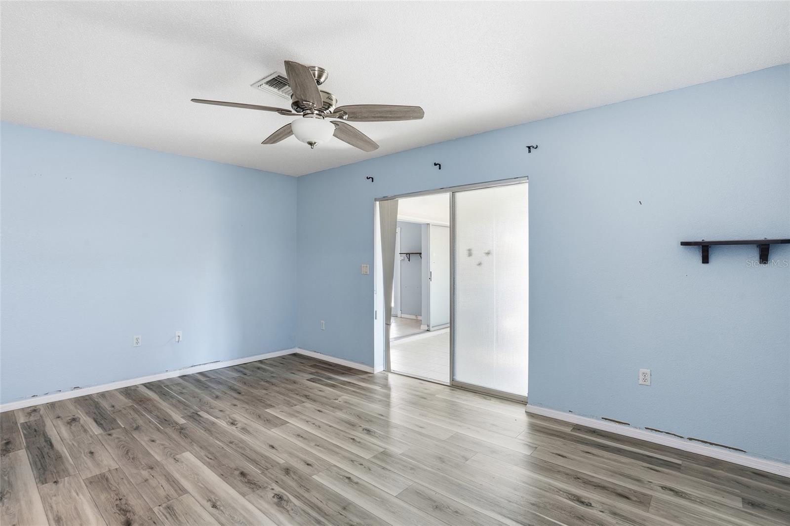 Image 16 of 38 For 2499 Lake View Boulevard