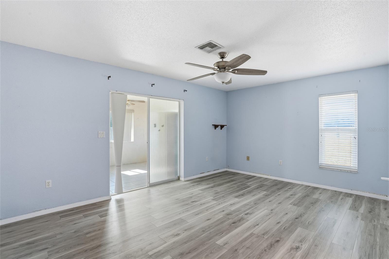 Image 17 of 38 For 2499 Lake View Boulevard