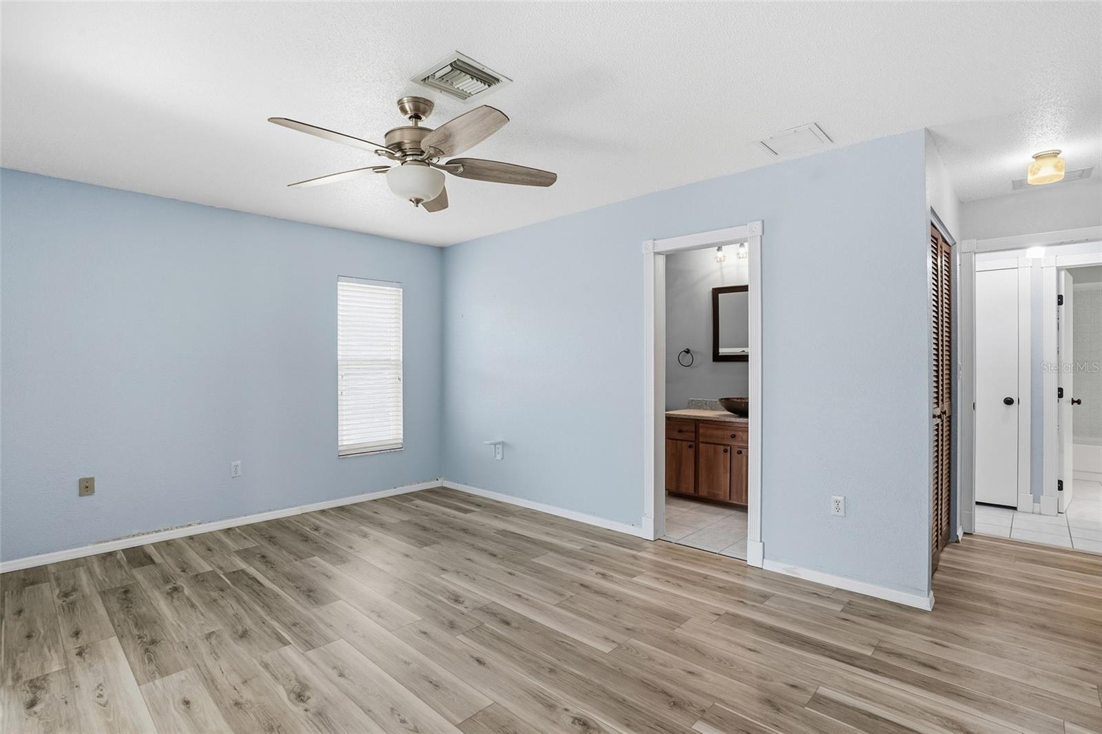 Image 18 of 38 For 2499 Lake View Boulevard