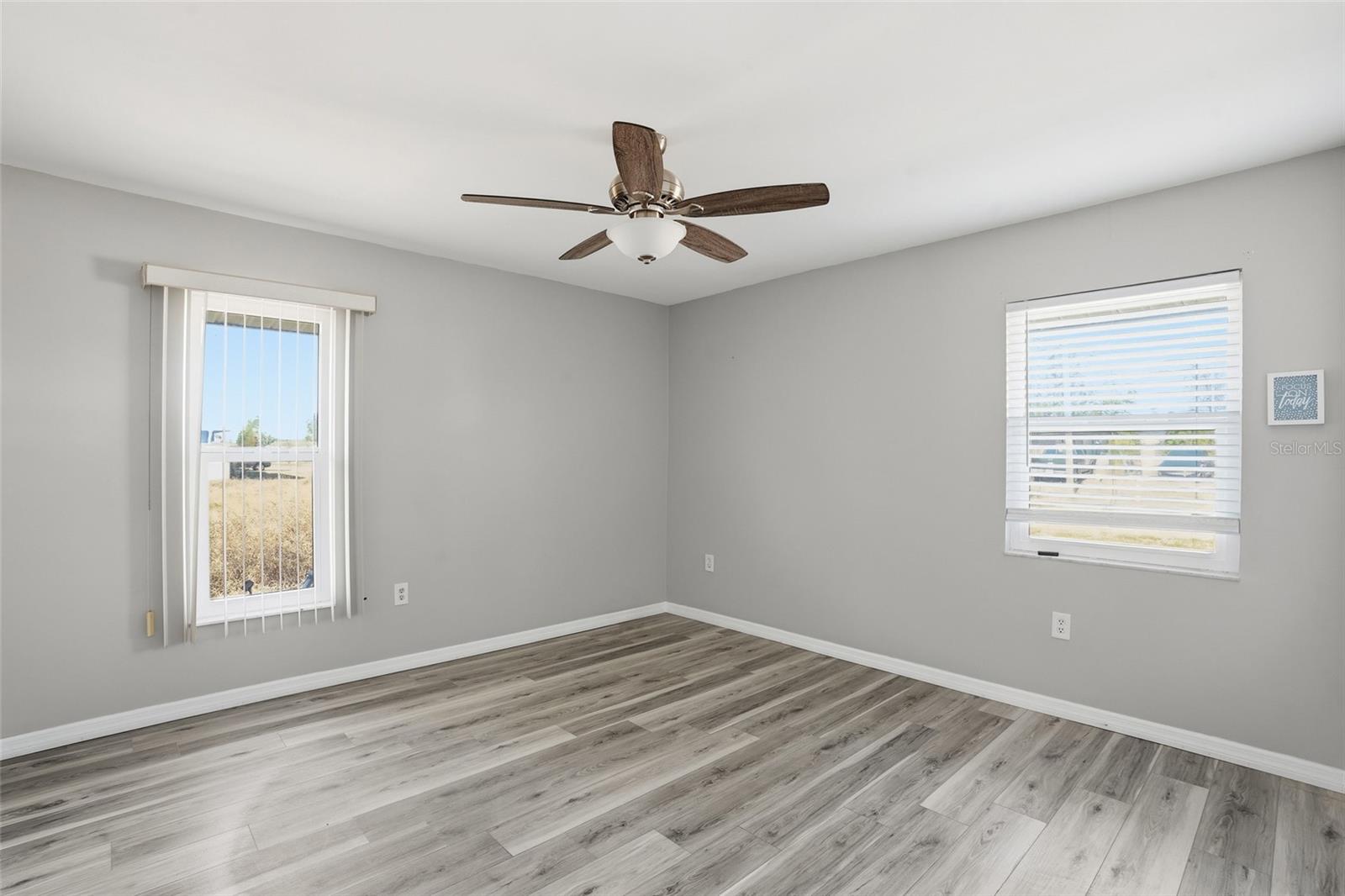 Image 21 of 38 For 2499 Lake View Boulevard