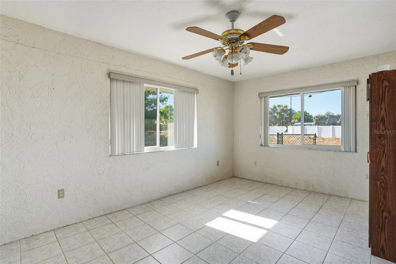 Image 24 of 38 For 2499 Lake View Boulevard