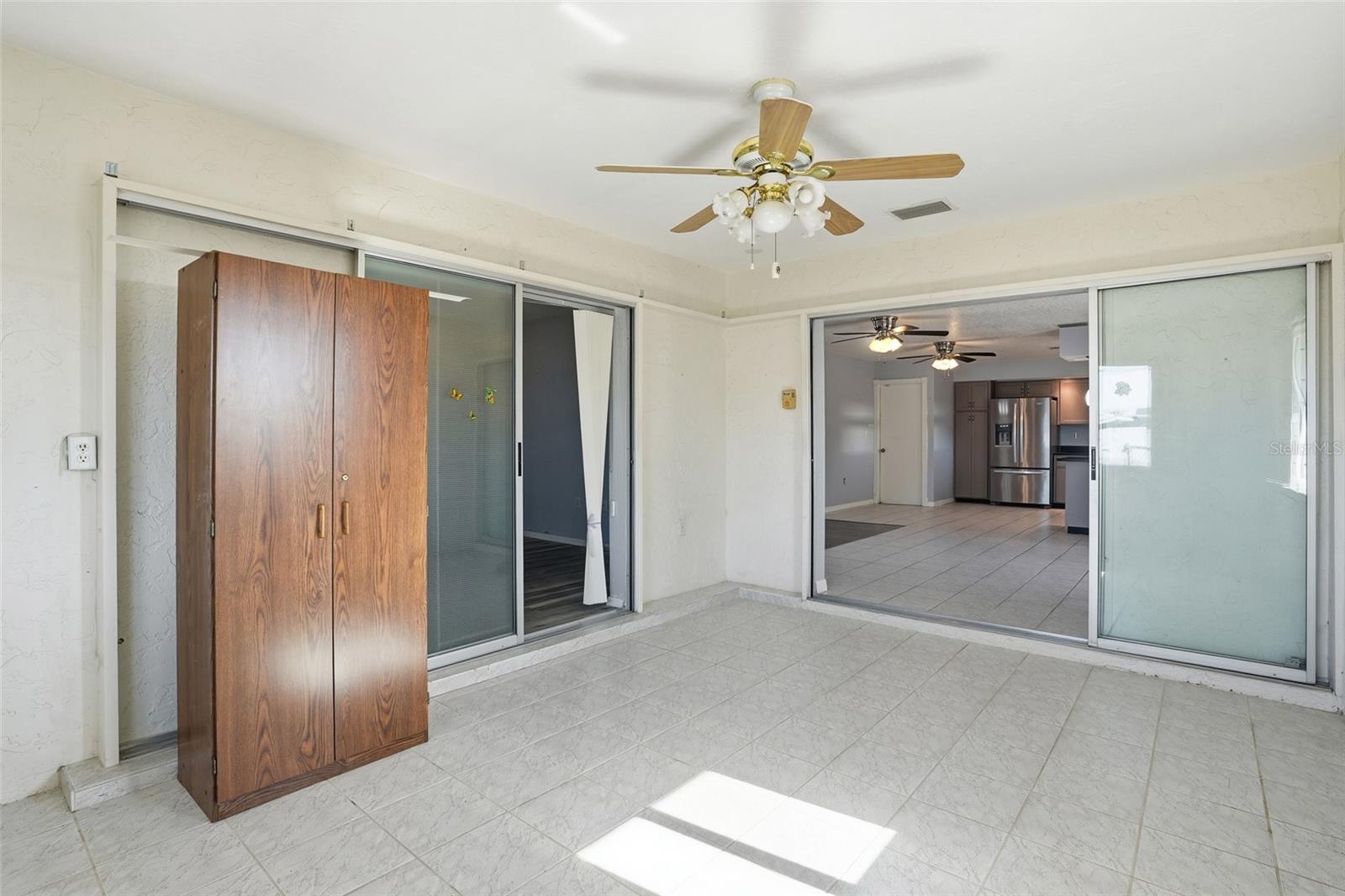 Image 25 of 38 For 2499 Lake View Boulevard