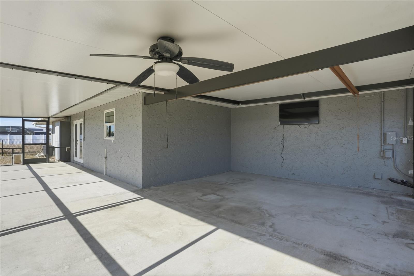 Image 29 of 38 For 2499 Lake View Boulevard