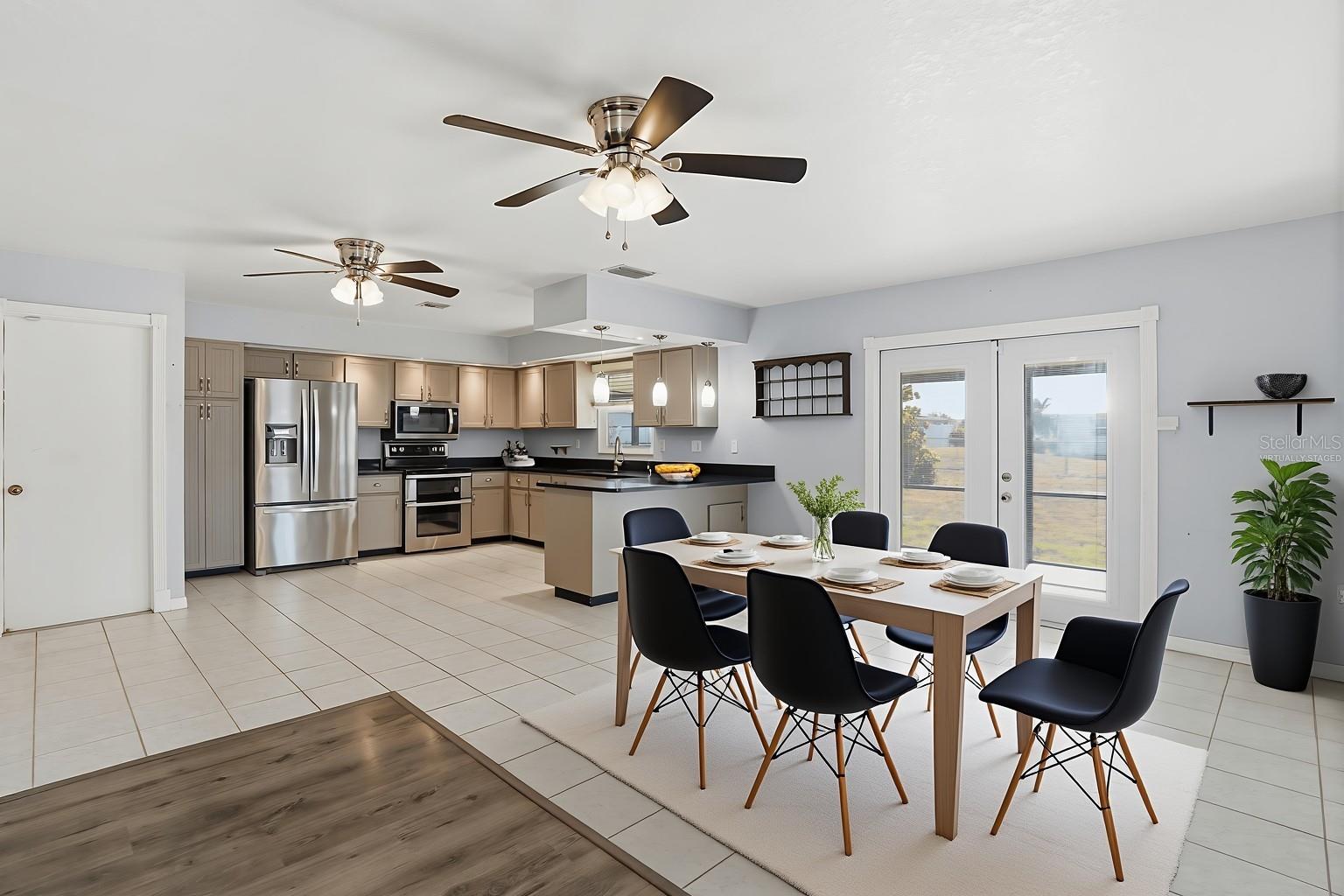 Image 7 of 38 For 2499 Lake View Boulevard