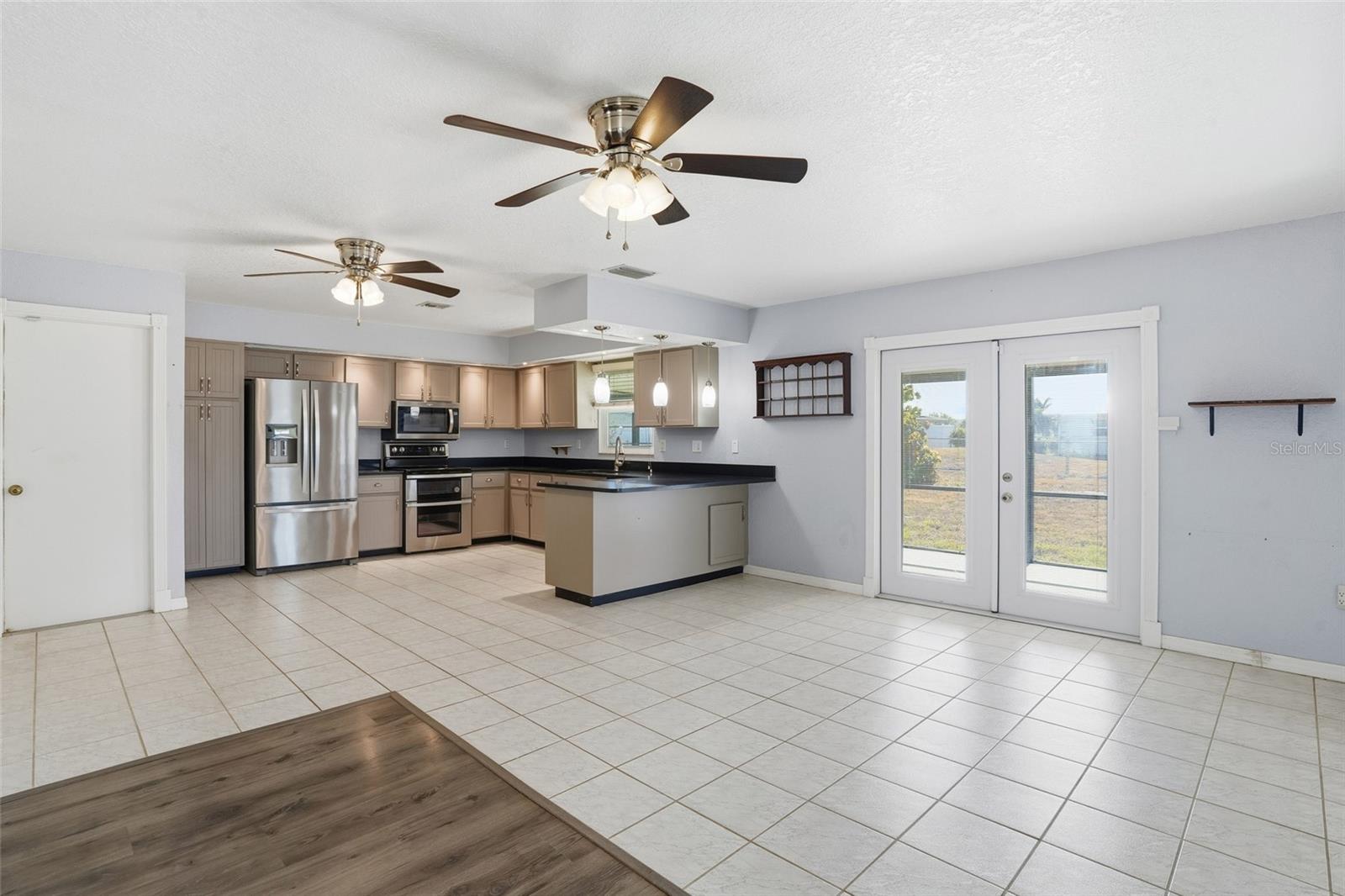 Image 8 of 38 For 2499 Lake View Boulevard