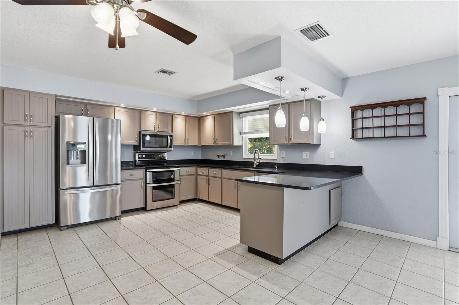 Image 9 of 38 For 2499 Lake View Boulevard