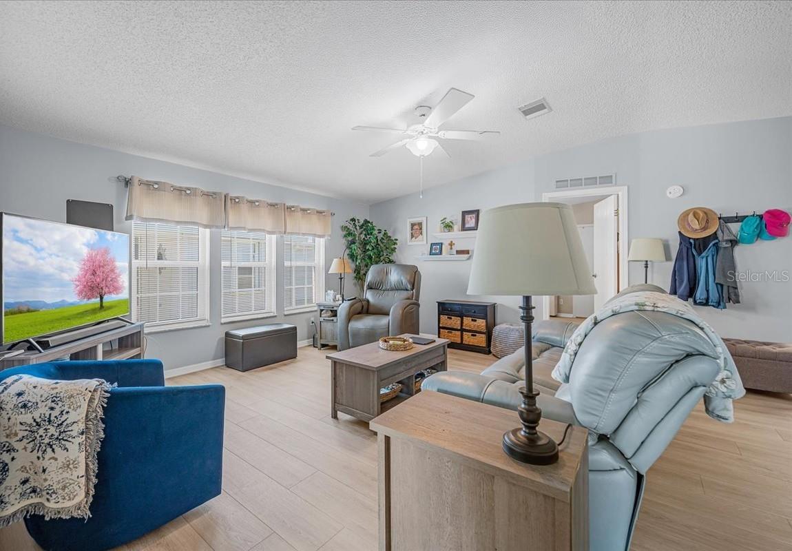 Image 14 of 48 For 27110 Jones Loop Rd  295