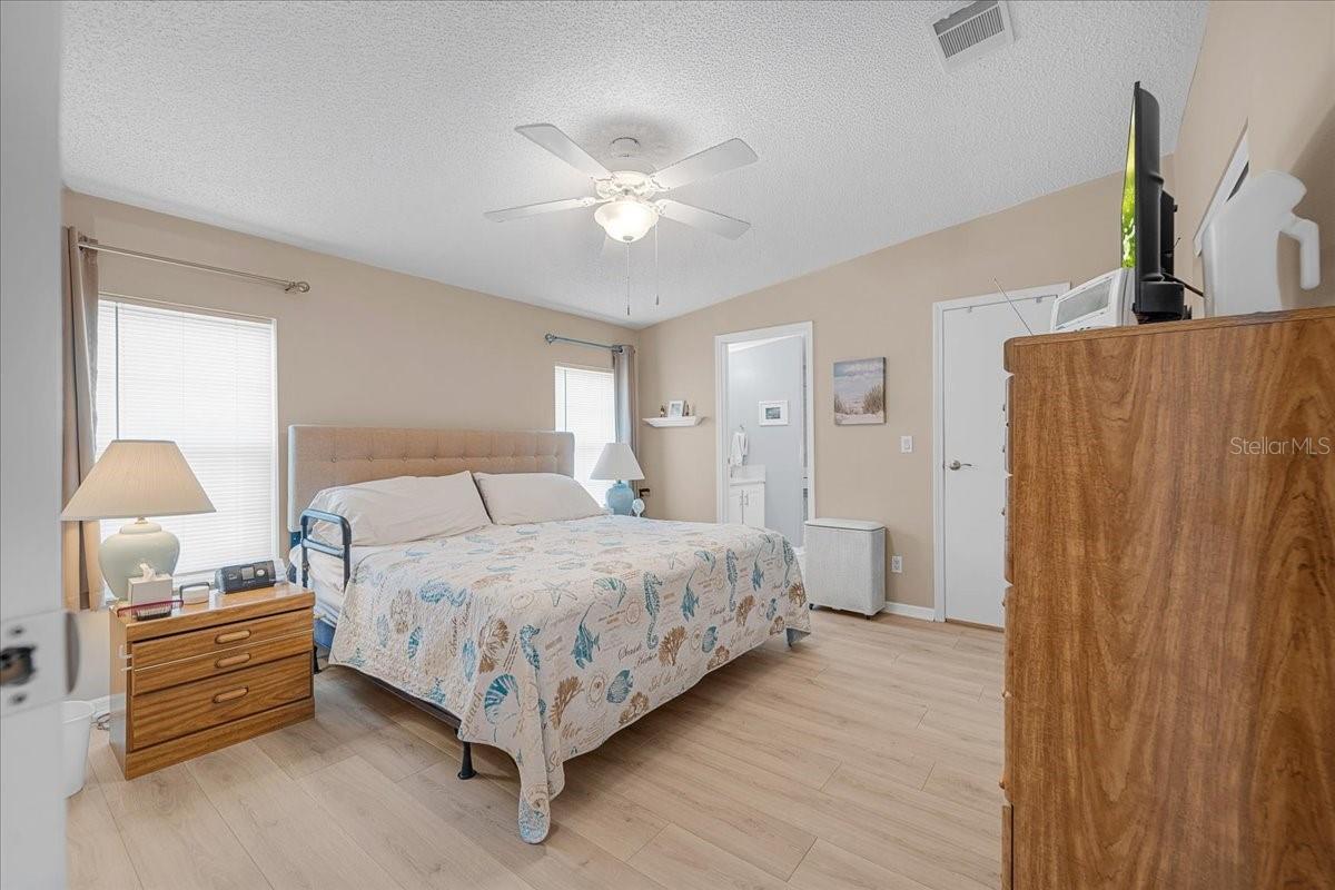 Image 16 of 48 For 27110 Jones Loop Rd  295