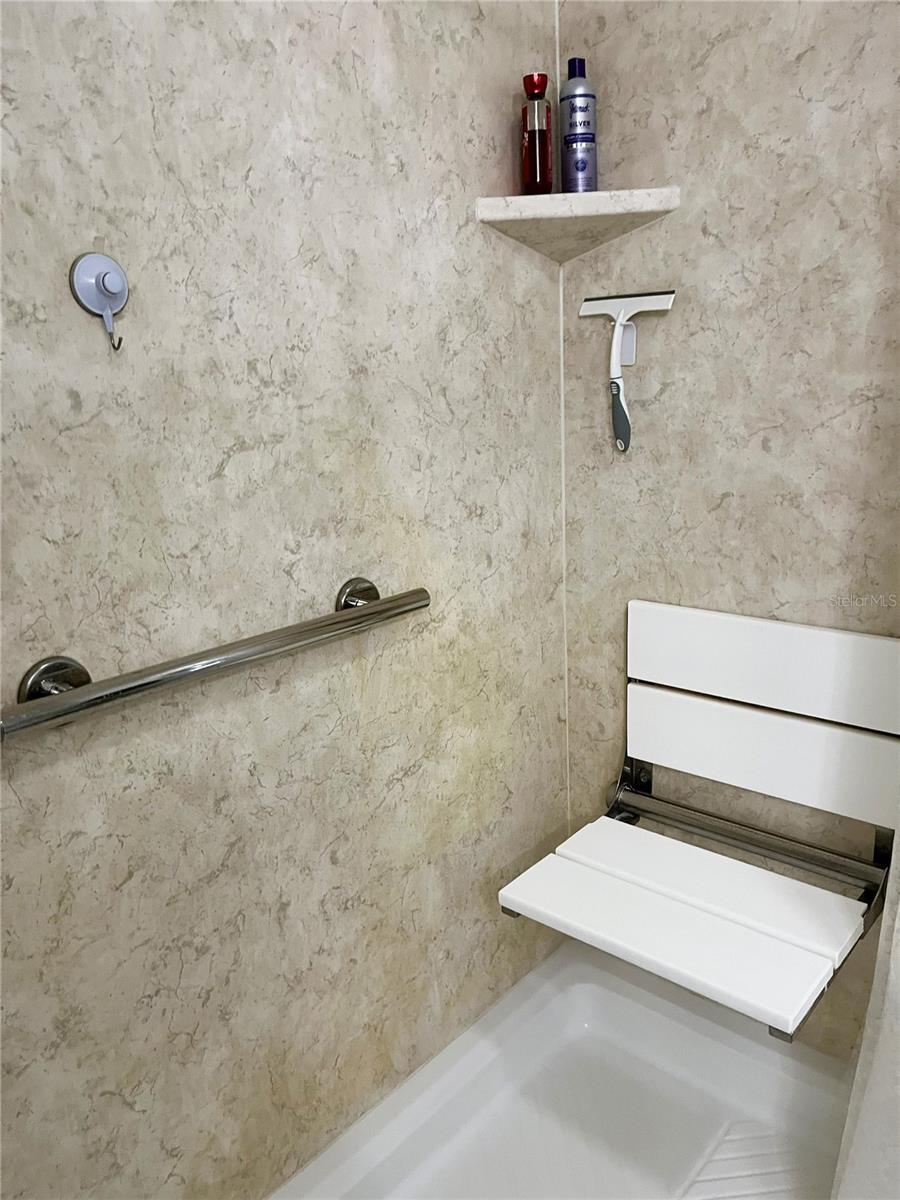 Image 20 of 48 For 27110 Jones Loop Rd  295