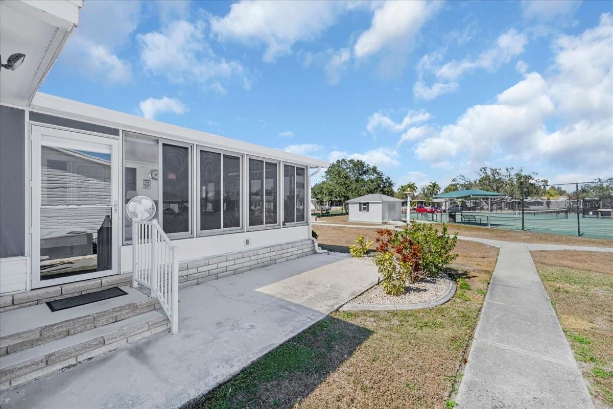 Image 30 of 48 For 27110 Jones Loop Rd  295