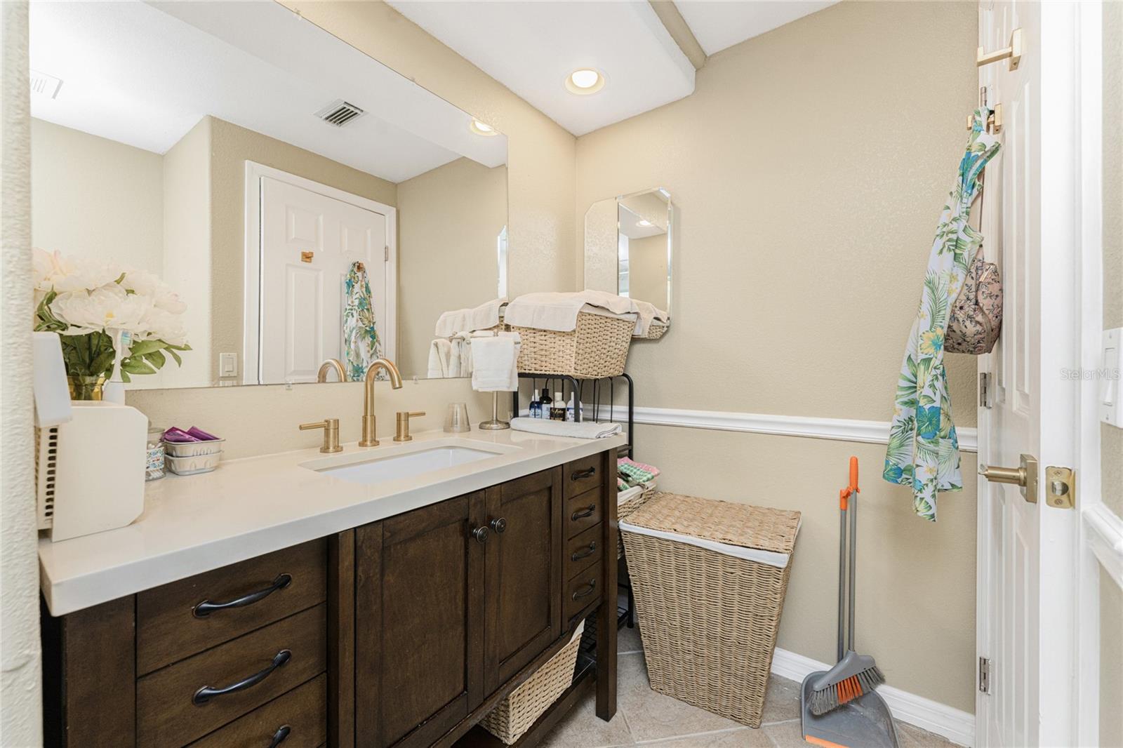 Image 30 of 42 For 257 Reading Street Nw