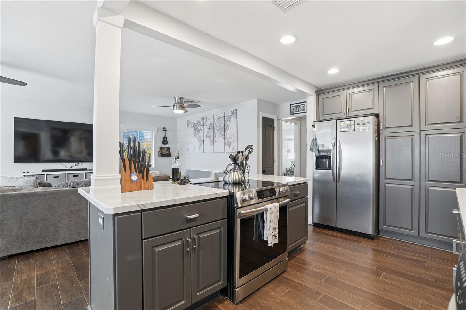 Image 11 of 17 For 885 Entrada Drive S