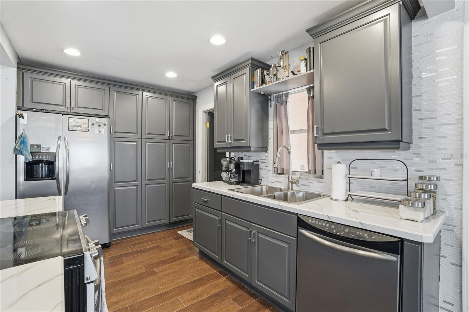 Image 12 of 17 For 885 Entrada Drive S