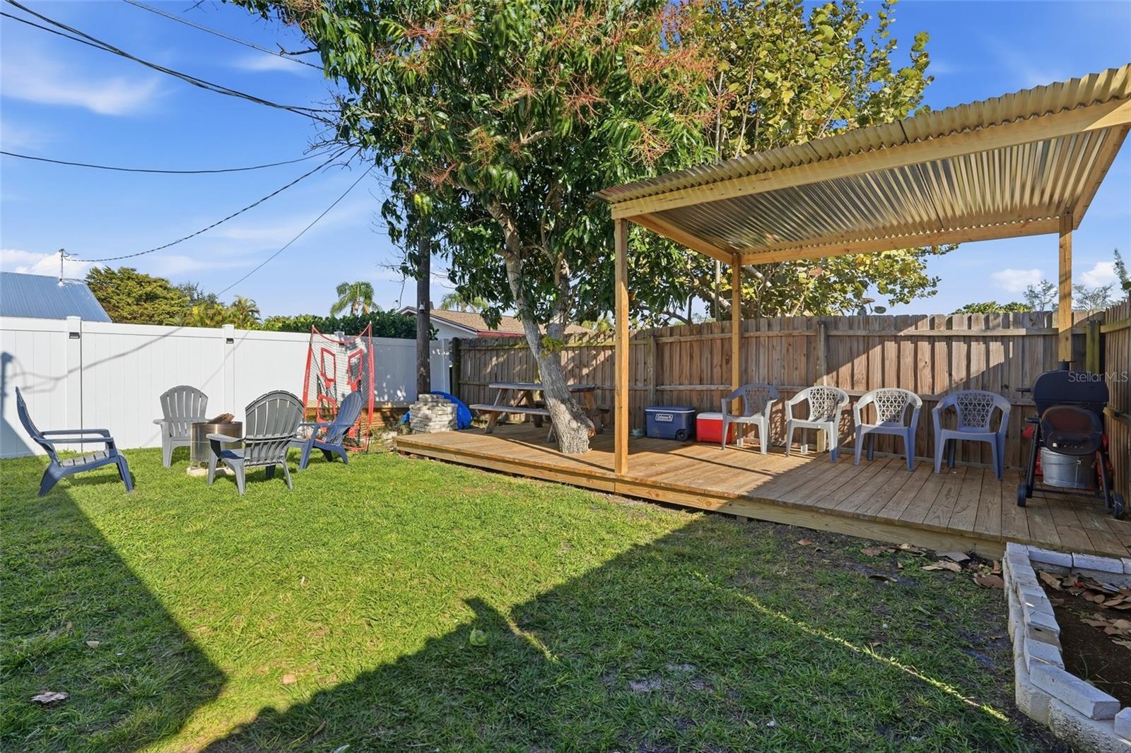 Image 15 of 17 For 885 Entrada Drive S