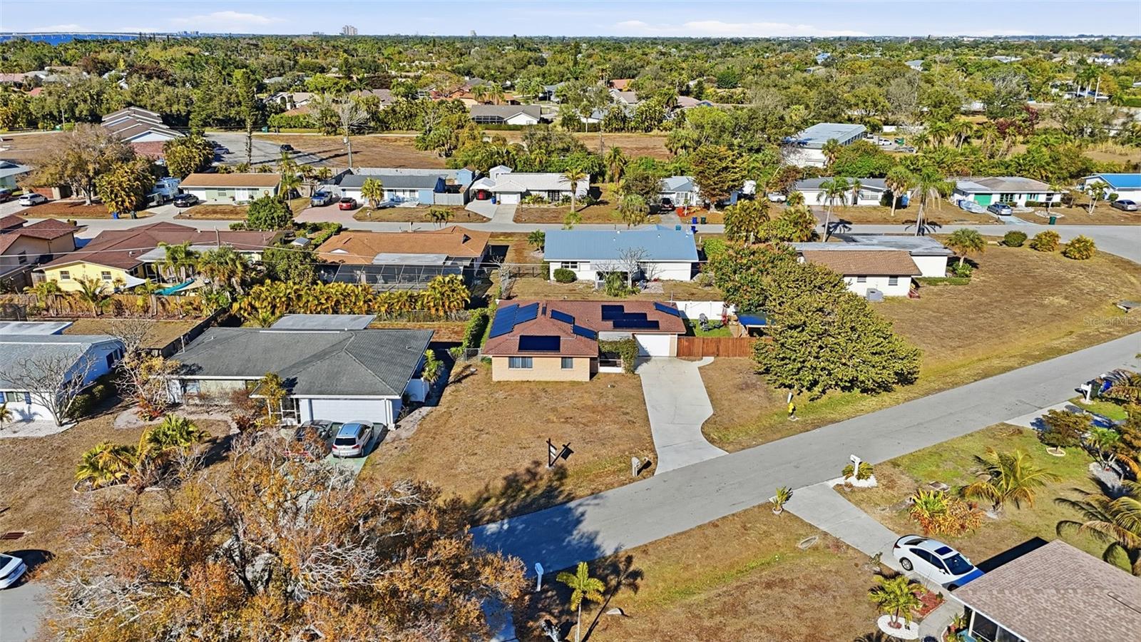 Image 4 of 17 For 885 Entrada Drive S