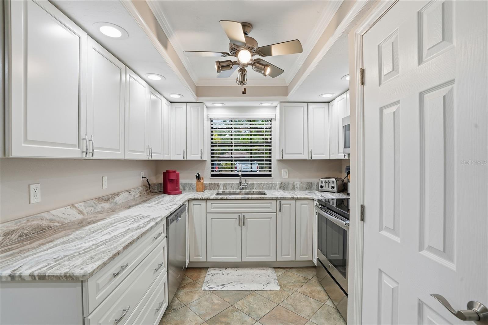 Image 10 of 35 For 1730 Manasota Beach Road 109