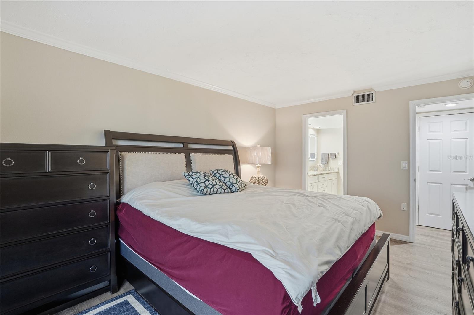 Image 16 of 35 For 1730 Manasota Beach Road 109