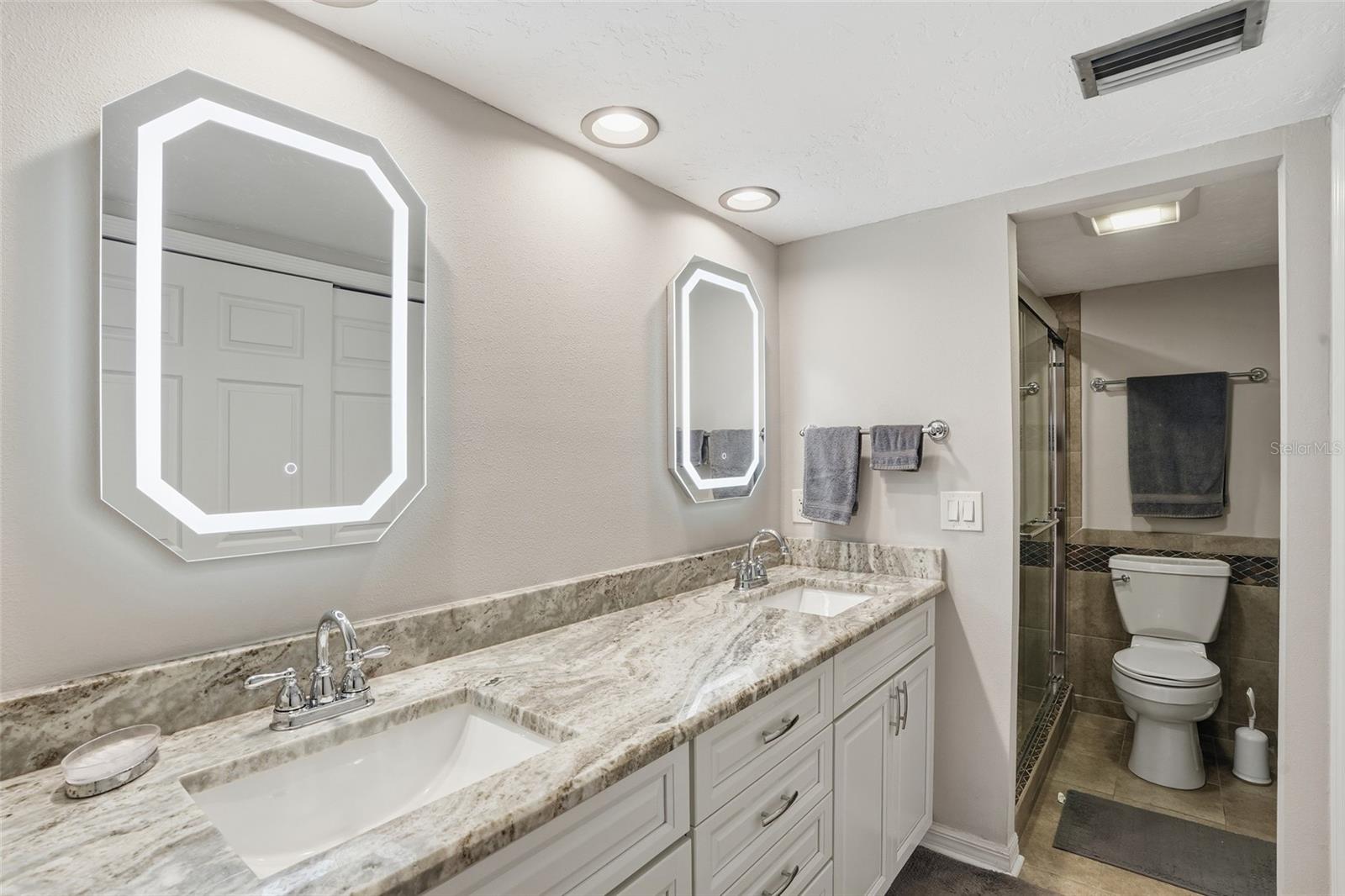 Image 18 of 35 For 1730 Manasota Beach Road 109