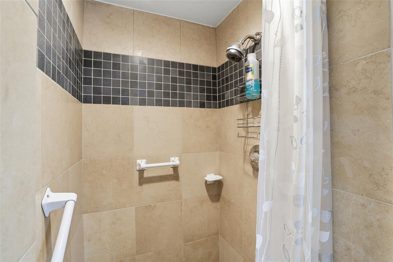 Image 23 of 35 For 1730 Manasota Beach Road 109