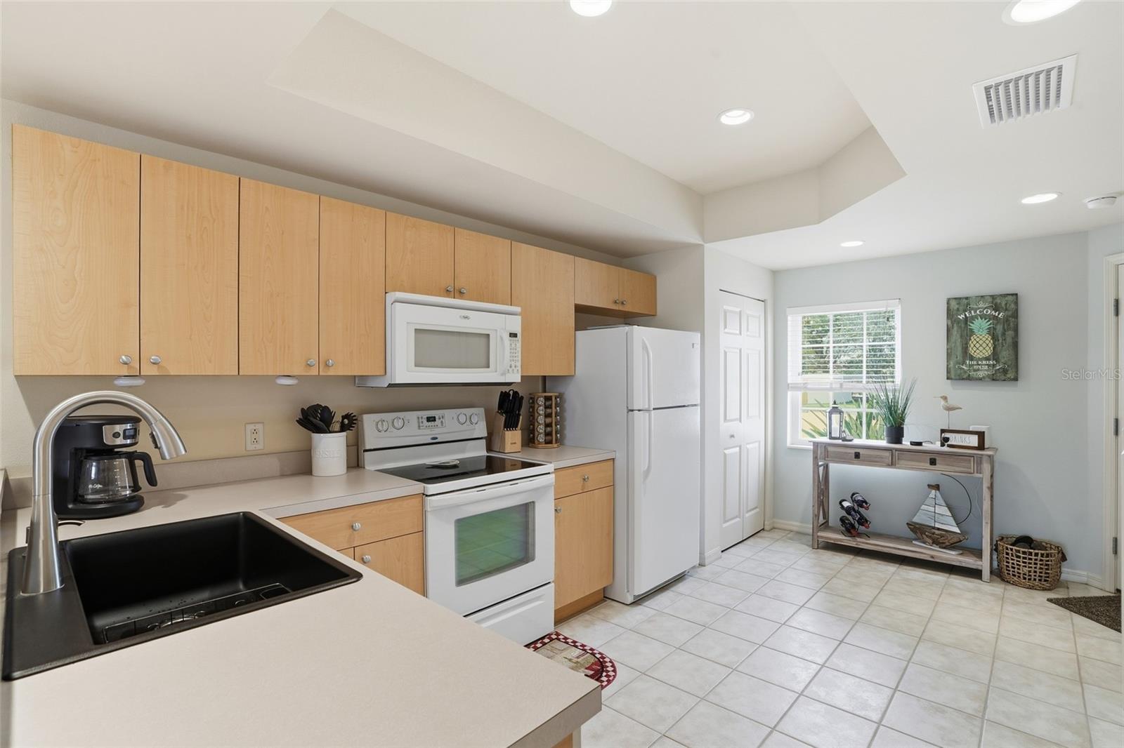 Image 6 of 30 For 1186 Rio De Janeiro Avenue 106